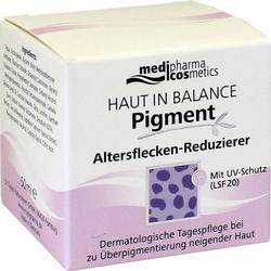 Die Verpackung einer Creme zur Reduzierung von Altersflecken mit UV-Schutz.
